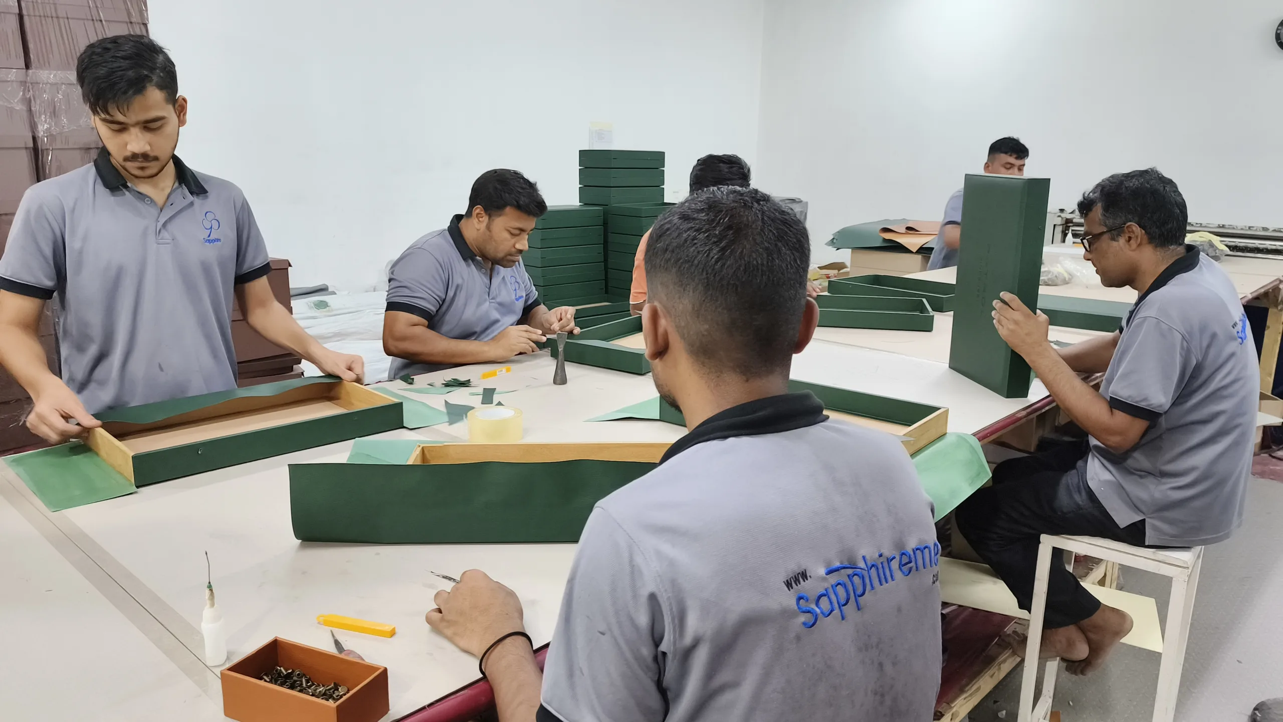 custom packaging & leather products manufacturer in uae